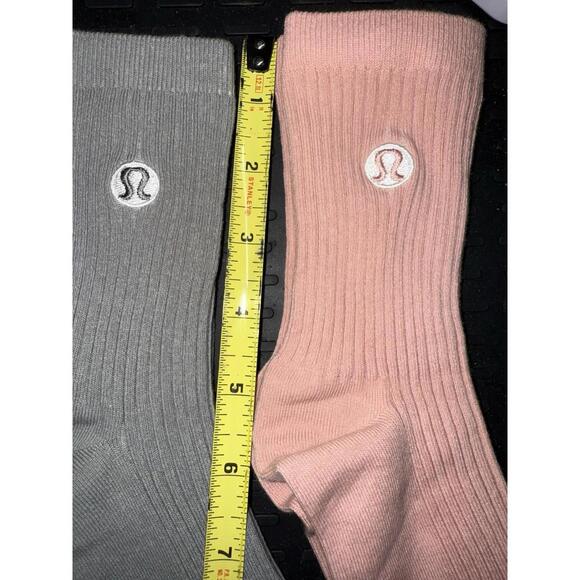 Lululemon Crew Socks NWOT tags 3 Pairs Size M Pink brown Grey Logo - Picture 3 of 4